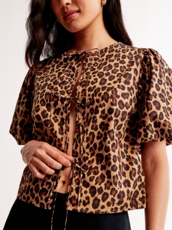 Abercrombie & Fitch Tops - Abercrombie & Fitch Short-Sleeve Tie-Front Top in leopard print; Sz S